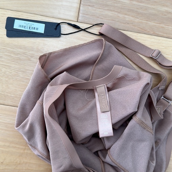 Skims Power Mesh Bodysuit (Sienna) - Picture 8 of 8